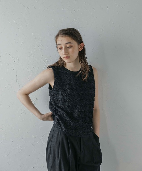 MINERTE（ミネルテ）の「【MINERTE】shirring border tops / シャーリングボーダーノースリーブトップス（タンクトップ・レディース・アイボリー/ブラック・FREE）」の12枚目の写真