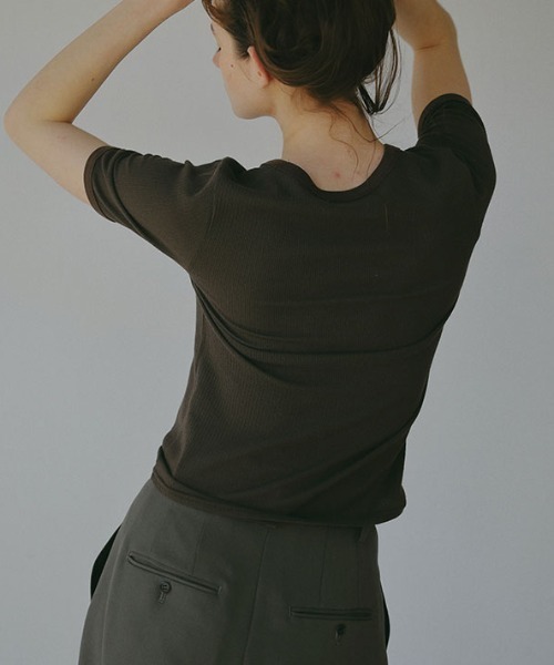 ETRE TOKYO(エトレトウキョウ)の「シアーリブボックスプルオーバー(Tシャツ/カットソー・レディース・オフホワイト/ブラウン/ブラック・FREE)」の16枚目の写真