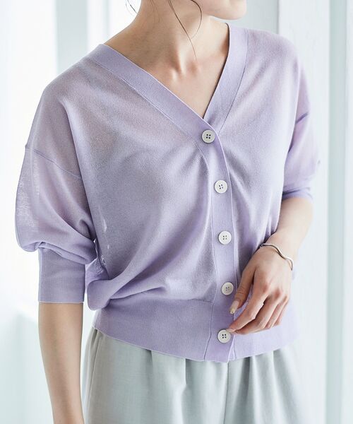 le.coeur blanc(ルクールブラン)の「シアーVネック7分袖カーディガン(カーディガン/ボレロ・レディース・オフホワイト/ミント/ラベンダー/ブラック・38)」の4枚目の写真