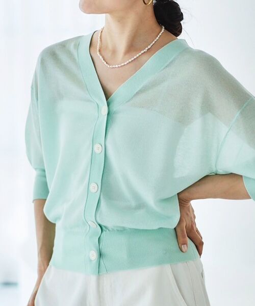 le.coeur blanc(ルクールブラン)の「シアーVネック7分袖カーディガン(カーディガン/ボレロ・レディース・オフホワイト/ミント/ラベンダー/ブラック・38)」の6枚目の写真