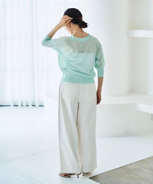 le.coeur blanc(ルクールブラン)の「シアーVネック7分袖カーディガン(カーディガン/ボレロ・レディース・オフホワイト/ミント/ラベンダー/ブラック・38)」の10枚目の写真