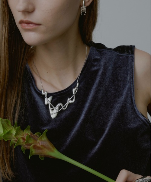 loni（ロニ）の「【金属アレルギー対応】Glass Wave Necklace/グラスウェーブネックレス（ネックレス・レディース・ゴールド/シルバー・FREE）」の2枚目の写真