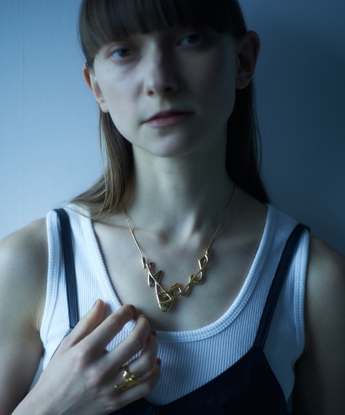 loni（ロニ）の「【金属アレルギー対応】Glass Wave Necklace/グラスウェーブネックレス（ネックレス・レディース・ゴールド/シルバー・FREE）」の4枚目の写真