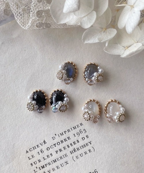 tone（トーン）の「【mallelabrocante/マルラブロカント】14kgf　2種の天然石とヴィンテージパールのオーバルプチフラワーピアス（ピアス（両耳用）・レディース・ホワイト/ブラック/グレー・FREE）」の10枚目の写真