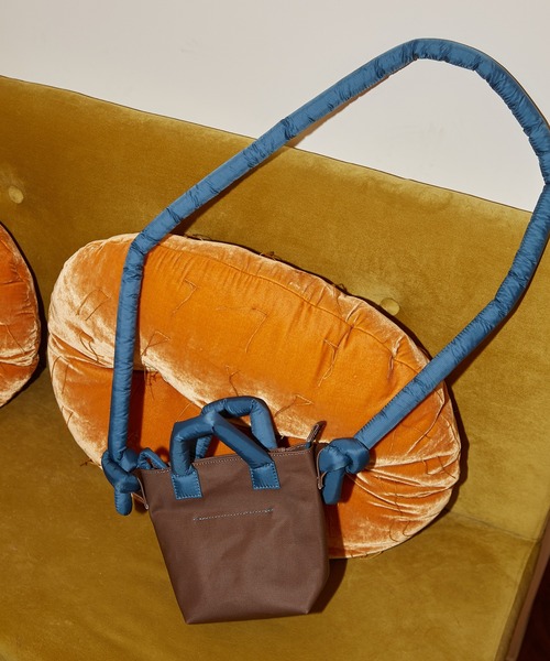 JNBY（ジェーエヌビーワイ）の「HOME LOB Small TOAST Bag / トーストバッグ（ショルダーバッグ・レディース・ブラウン/ホワイト/グリーン系その他6・ONE SIZE）」の3枚目の写真