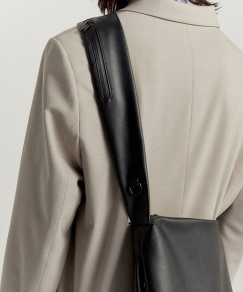 florist(フローリスト)の「【防水・軽量】アシンメトリーワンショルダーバッグ(ショルダーバッグ・レディース・ブラック/ホワイト・FREE)」の13枚目の写真