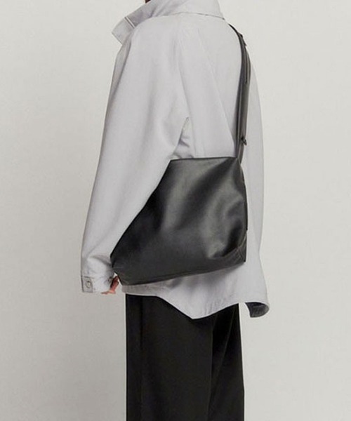 florist(フローリスト)の「【防水・軽量】アシンメトリーワンショルダーバッグ(ショルダーバッグ・レディース・ブラック/ホワイト・FREE)」の11枚目の写真