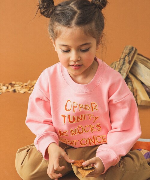 B:MING by BEAMS（ビーミングバイビームス）の「フロント 刺繍 クルーネック スウェット（100～140cm）（スウェット・キッズ・ライトグレー/ピンク・140/130/100/110）」の2枚目の写真