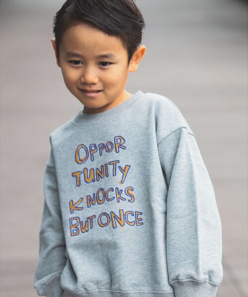 B:MING by BEAMS（ビーミングバイビームス）の「フロント 刺繍 クルーネック スウェット（100～140cm）（スウェット・キッズ・ライトグレー/ピンク・140/130/100/110）」の4枚目の写真