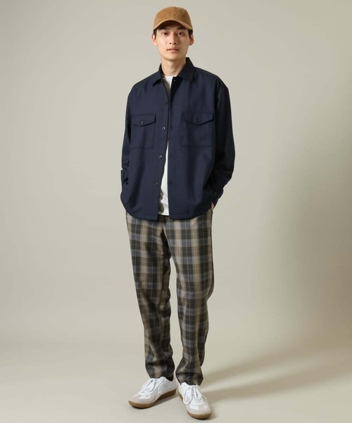 a.v.v（アーヴェヴェ）の「【イージーケア】ダブルポケットシャツ (セットアップ可)リライトシリーズ1（シャツ/ブラウス・メンズ・ライトブラウン/チャコールグレー/ネイビー・46/48/50）」の4枚目の写真