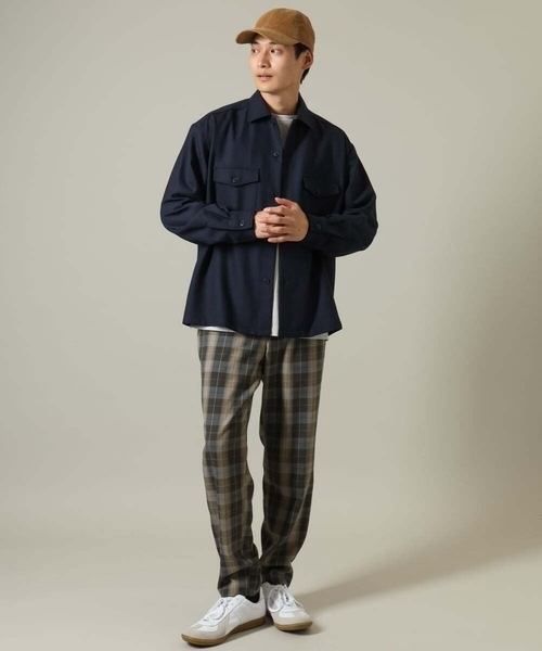 a.v.v（アーヴェヴェ）の「【イージーケア】ダブルポケットシャツ (セットアップ可)リライトシリーズ1（シャツ/ブラウス・メンズ・ライトブラウン/チャコールグレー/ネイビー・46/48/50）」の5枚目の写真