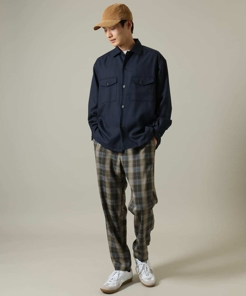 a.v.v（アーヴェヴェ）の「【イージーケア】ダブルポケットシャツ (セットアップ可)リライトシリーズ1（シャツ/ブラウス・メンズ・ライトブラウン/チャコールグレー/ネイビー・46/48/50）」の6枚目の写真