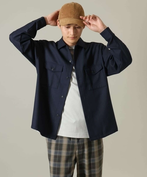 a.v.v（アーヴェヴェ）の「【イージーケア】ダブルポケットシャツ (セットアップ可)リライトシリーズ1（シャツ/ブラウス・メンズ・ライトブラウン/チャコールグレー/ネイビー・46/48/50）」の7枚目の写真