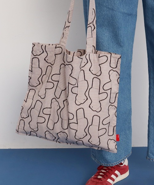 I am I in fact...（アイアムアイインファクト）の「Bear pattern check トートバッグ（トートバッグ・レディース・ブルー/ベージュ・FREE）」の16枚目の写真