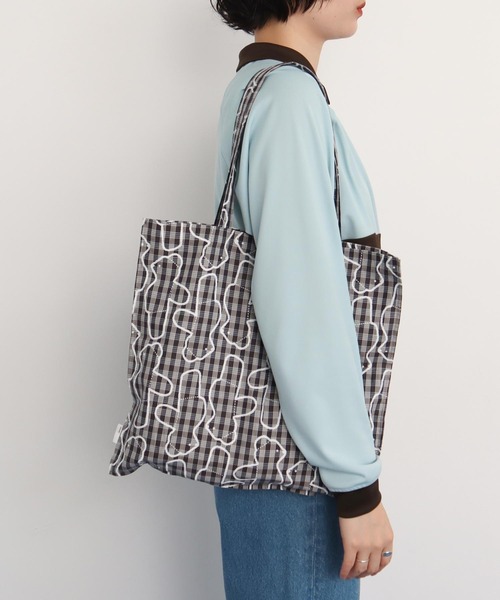 I am I in fact...（アイアムアイインファクト）の「Bear pattern check トートバッグ（トートバッグ・レディース・ブルー/ベージュ・FREE）」の14枚目の写真