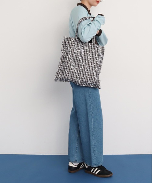 I am I in fact...（アイアムアイインファクト）の「Bear pattern check トートバッグ（トートバッグ・レディース・ブルー/ベージュ・FREE）」の11枚目の写真