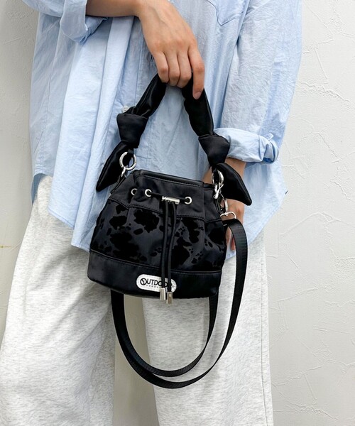 OUTDOOR PRODUCTS（アウトドアプロダクツ）の「【OUTDOOR PRODUCTS /アウトドアプロダクツ】サテンフロッキードロストバッグ（ショルダーバッグ・レディース・ブラック/レッド・FREE）」の7枚目の写真