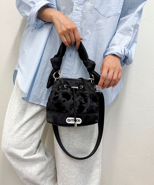 OUTDOOR PRODUCTS（アウトドアプロダクツ）の「【OUTDOOR PRODUCTS /アウトドアプロダクツ】サテンフロッキードロストバッグ（ショルダーバッグ・レディース・ブラック/レッド・FREE）」の9枚目の写真