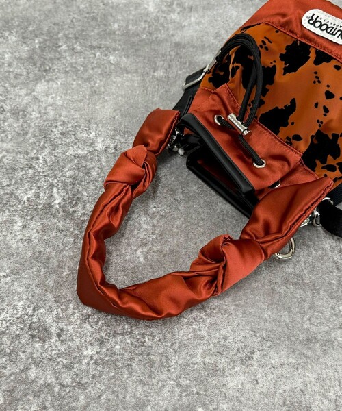 OUTDOOR PRODUCTS（アウトドアプロダクツ）の「【OUTDOOR PRODUCTS /アウトドアプロダクツ】サテンフロッキードロストバッグ（ショルダーバッグ・レディース・ブラック/レッド・FREE）」の14枚目の写真