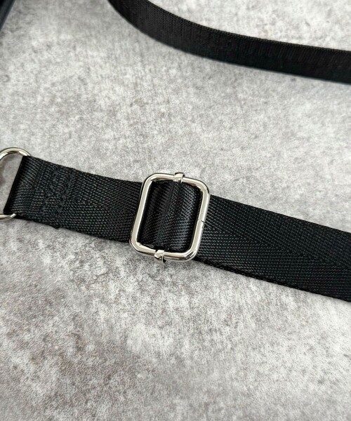 OUTDOOR PRODUCTS（アウトドアプロダクツ）の「【OUTDOOR PRODUCTS /アウトドアプロダクツ】サテンフロッキードロストバッグ（ショルダーバッグ・レディース・ブラック/レッド・FREE）」の16枚目の写真