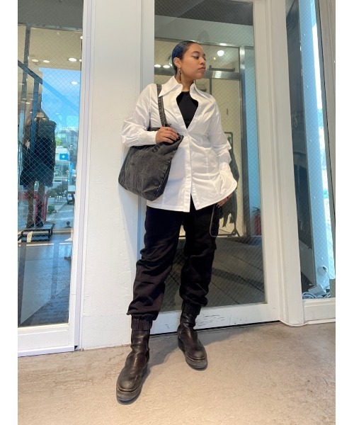ALLSAINTS（オールセインツ）の「FLORENCE CARGO JOGGER TROUSERS | FLORENCE カーゴ ジョガー トラウザー（カーゴパンツ・レディース・ブラック・10/4/6/8）」の3枚目の写真
