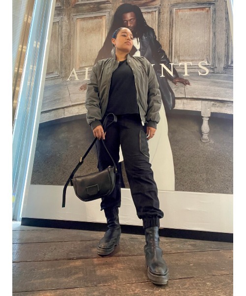 ALLSAINTS（オールセインツ）の「FLORENCE CARGO JOGGER TROUSERS | FLORENCE カーゴ ジョガー トラウザー（カーゴパンツ・レディース・ブラック・10/4/6/8）」の4枚目の写真