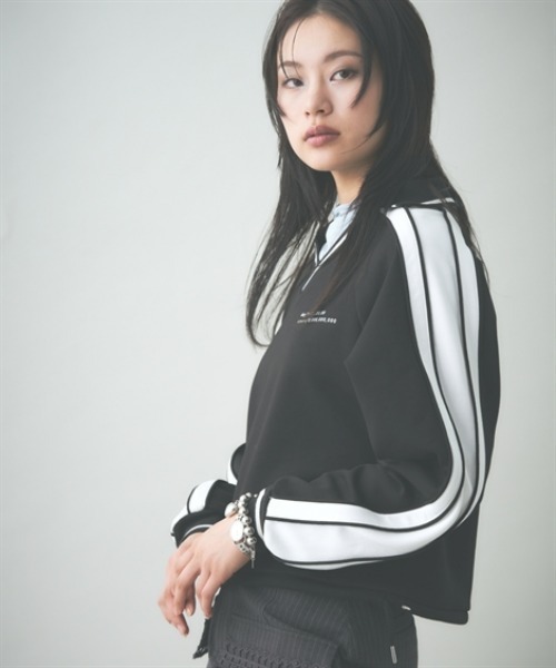 TTOL(トール)の「サイドラインデザインVネックトップス(ジャージ・レディース・ベージュ/ブラック・M-L/L-XL)」の17枚目の写真