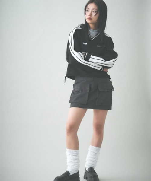 TTOL(トール)の「サイドラインデザインVネックトップス(ジャージ・レディース・ベージュ/ブラック・M-L/L-XL)」の18枚目の写真