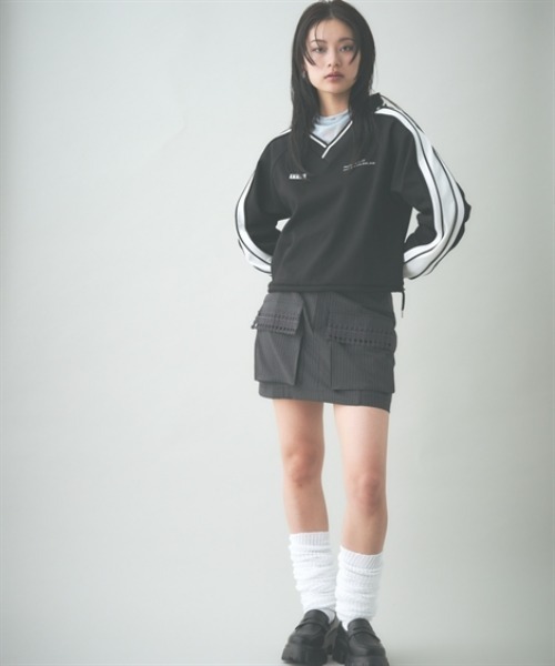 TTOL(トール)の「サイドラインデザインVネックトップス(ジャージ・レディース・ベージュ/ブラック・M-L/L-XL)」の20枚目の写真