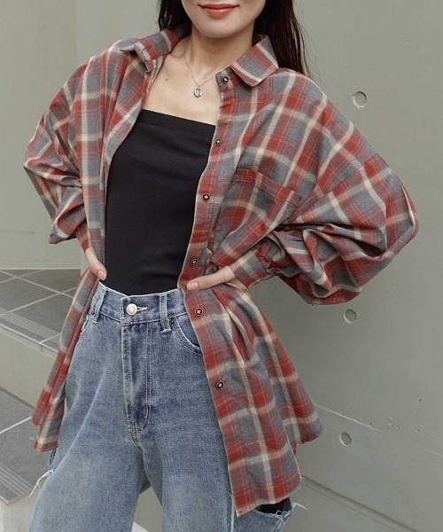 CORNERS(コーナーズ)の「オーバーサイズチェックシャツ(シャツ/ブラウス・レディース・ベージュ/レッド/グレー・M)」の19枚目の写真