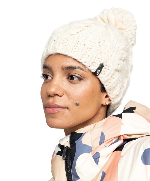 ROXY(ロキシー)の「WINTER BEANIE/ロキシーポンポン付きケーブルニットキャップ・ビーニー(ニットキャップ/ビーニー・レディース・ホワイト/オレンジ・FREE)」の3枚目の写真