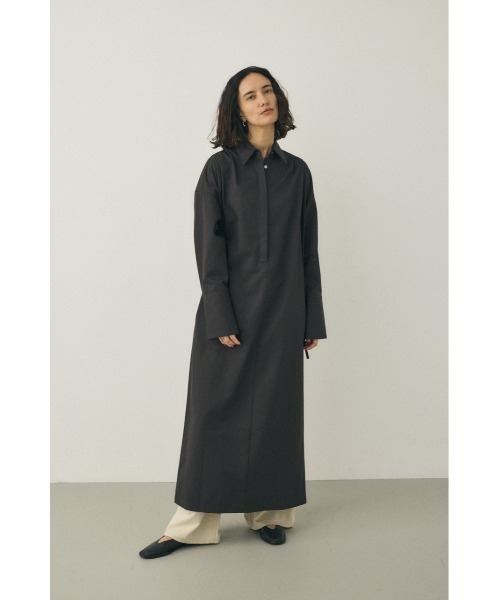 M_（エムアンダーバー）の「オーガニックコットン×リサイクルポリエステル混 シルエットの変化を楽しめるシャツドレス（ワンピース・レディース・ブラック/ホワイト・FREE）」の4枚目の写真