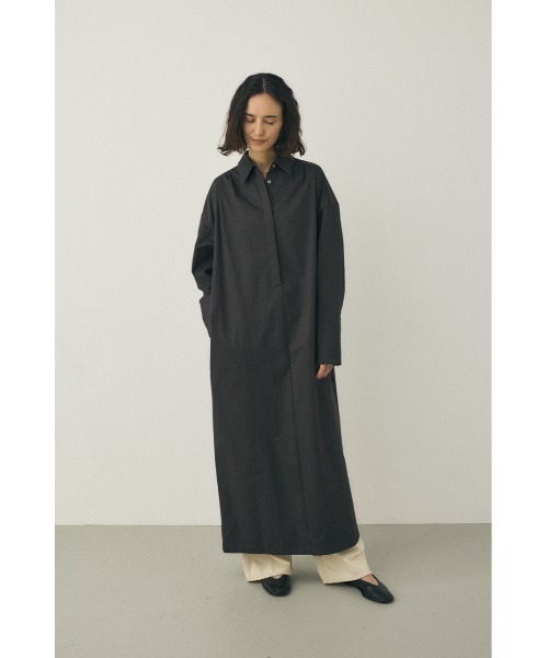 M_（エムアンダーバー）の「オーガニックコットン×リサイクルポリエステル混 シルエットの変化を楽しめるシャツドレス（ワンピース・レディース・ブラック/ホワイト・FREE）」の5枚目の写真