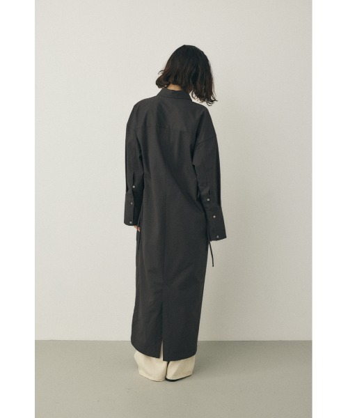 M_（エムアンダーバー）の「オーガニックコットン×リサイクルポリエステル混 シルエットの変化を楽しめるシャツドレス（ワンピース・レディース・ブラック/ホワイト・FREE）」の8枚目の写真