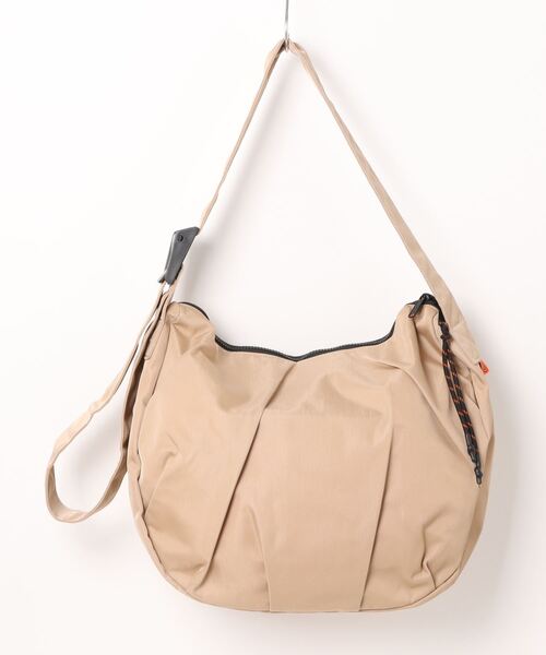 UNIVERSAL OVERALL(ユニバーサルオーバーオール)の「UNIVERSAL OVERALL / Nylon HOBO shoulder(L) / UVO-196(ショルダーバッグ・レディース・ブラック/チャコールグレー/ベージュ・ONESIZE)」の4枚目の写真