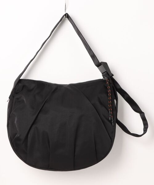 UNIVERSAL OVERALL(ユニバーサルオーバーオール)の「UNIVERSAL OVERALL / Nylon HOBO shoulder(L) / UVO-196(ショルダーバッグ・レディース・ブラック/チャコールグレー/ベージュ・ONESIZE)」の11枚目の写真