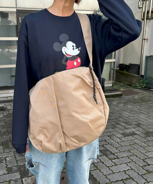 UNIVERSAL OVERALL(ユニバーサルオーバーオール)の「UNIVERSAL OVERALL / Nylon HOBO shoulder(L) / UVO-196(ショルダーバッグ・レディース・ブラック/チャコールグレー/ベージュ・ONESIZE)」の15枚目の写真