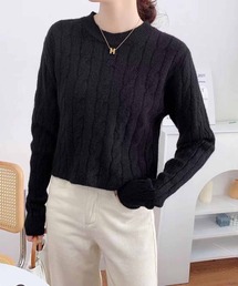 クロップド丈ケーブル編みニットプルオーバー