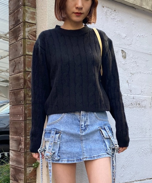 NANEA(ナネア)の「クロップド丈ケーブル編みニットプルオーバー(ニット/セーター・レディース・ホワイト/ブラウン/ベージュ/ブラック/グレー・フリー)」の22枚目の写真