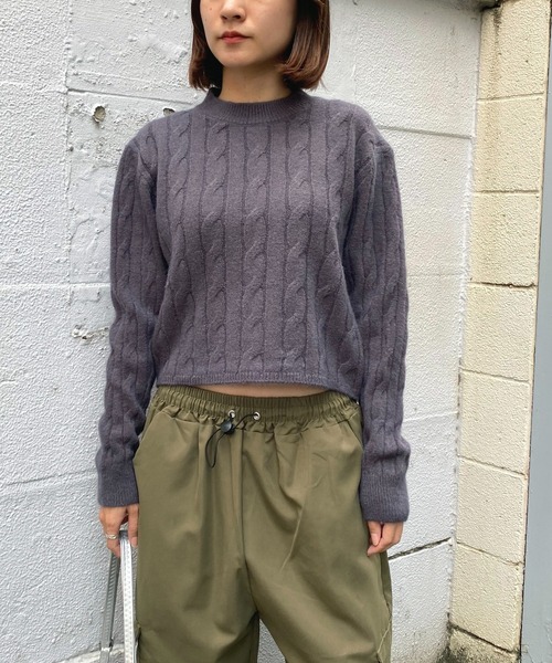 NANEA(ナネア)の「クロップド丈ケーブル編みニットプルオーバー(ニット/セーター・レディース・ホワイト/ブラウン/ベージュ/ブラック/グレー・フリー)」の18枚目の写真