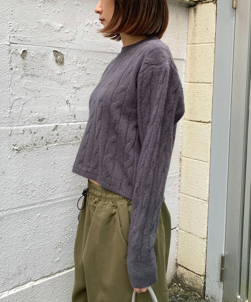 NANEA(ナネア)の「クロップド丈ケーブル編みニットプルオーバー(ニット/セーター・レディース・ホワイト/ブラウン/ベージュ/ブラック/グレー・フリー)」の17枚目の写真