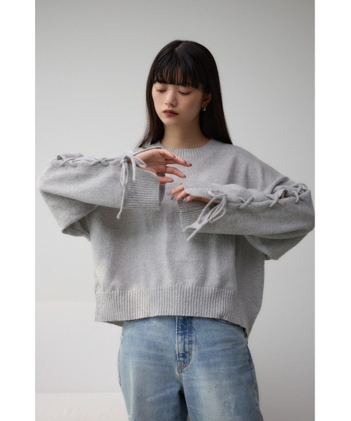 AZUL by moussy（アズールバイマウジー）の「スリーブレースアップニット（ニット/セーター・レディース・グリーン/ダークグレー/スモークピンク/ライトグレー・FREE）」の16枚目の写真