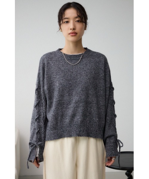 AZUL by moussy（アズールバイマウジー）の「スリーブレースアップニット（ニット/セーター・レディース・グリーン/ダークグレー/スモークピンク/ライトグレー・FREE）」の8枚目の写真