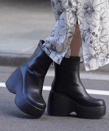 HUG.U（ハグユー）の「軽やかな厚底 ソックスブーツ（ブーツ）」