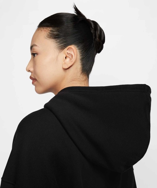 NIKE（ナイキ）の「ナイキ スポーツウェア ウィメンズ オーバーサイズド クロップド フレンチテリー プルオーバー パーカー / Nike Sportswear Women's Oversized Cropped French Terry Pullover Hoodie FV7778-010 Black（パーカー・レディース・ブラック・S/M/L/2XL/XL/XS）」の5枚目の写真