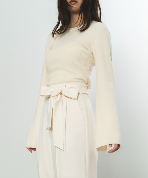 SENEE（セニー）の「cropped slit sleeve knit（クロップドスリットスリーブニット）（Tシャツ/カットソー・レディース・ブラック/ホワイト・FREE）」の8枚目の写真