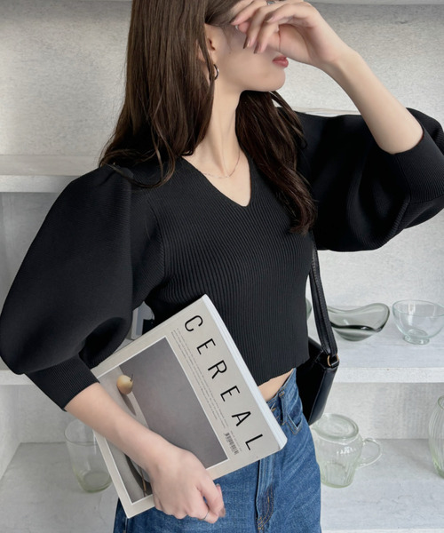 Ada.(エイダ)の「Vネック ボリューム パフスリーブ レディーニット(ニット/セーター・レディース・ブラック/グレー系その他/ブルーグレー・FREE)」の10枚目の写真