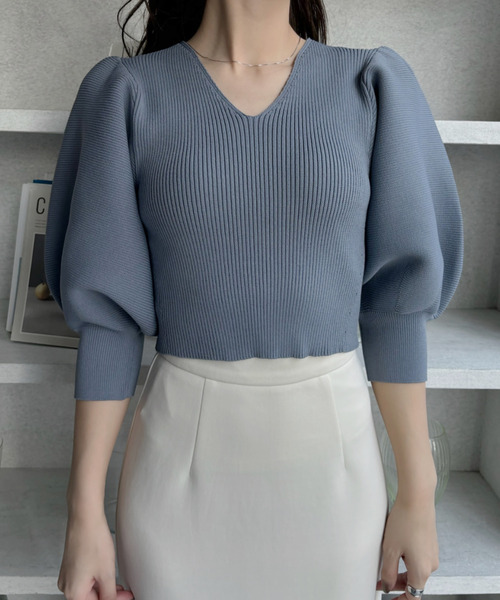 Ada.(エイダ)の「Vネック ボリューム パフスリーブ レディーニット(ニット/セーター・レディース・ブラック/グレー系その他/ブルーグレー・FREE)」の13枚目の写真