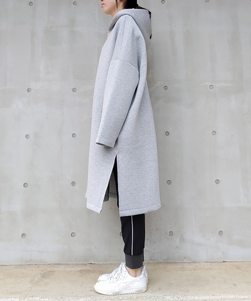 Q（キュー）の「ダンボールフーディーアウター（その他アウター・レディース・ライトグレー/ブラック・MEDIUM）」の4枚目の写真