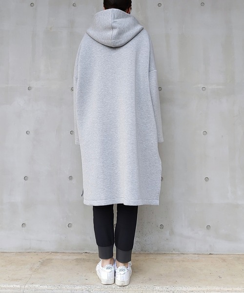 Q（キュー）の「ダンボールフーディーアウター（その他アウター・レディース・ライトグレー/ブラック・MEDIUM）」の5枚目の写真